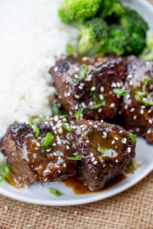 guardians-of-the-food:Slow Cooker Korean Short Ribs browned and...