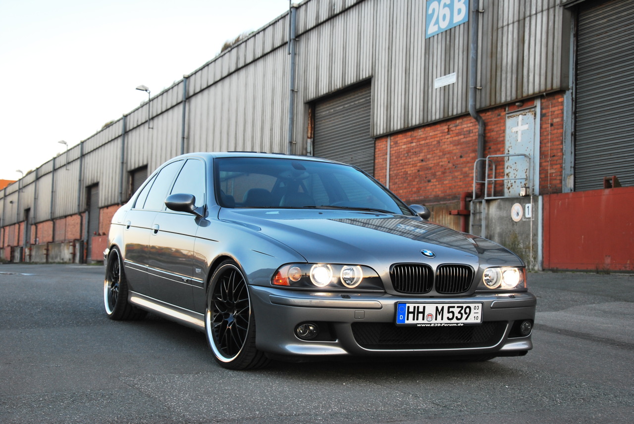 BMW e39 серая