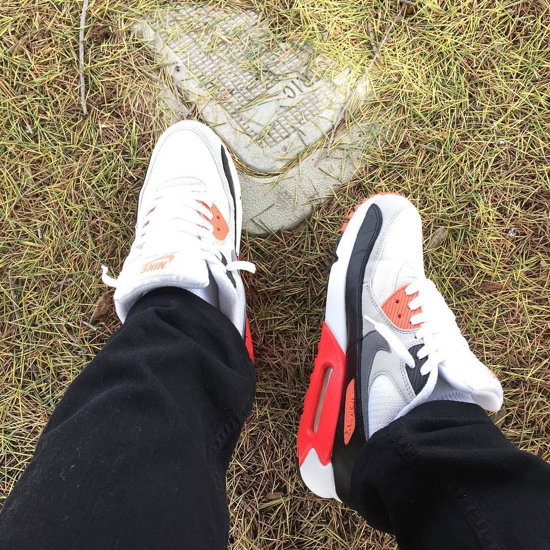 nike swoosh on toe of shoe