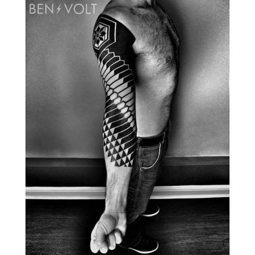 By Ben Volt, done at FORM8 Tattoo, San Francisco.... tribal;neotribal;patriotic;big;japanese culture;benvolt;facebook;blackwork;twitter;geometric;upper arm