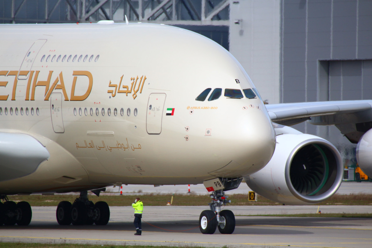 Airbus A380: Etihad Airbus A380-800 A6-APB.