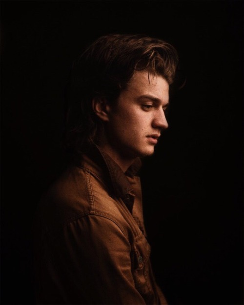 Next photo of Joe Keery