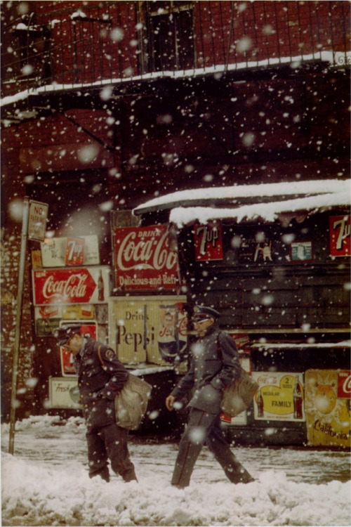 kvetchlandia:Saul Leiter     Postmen, New York City     1952