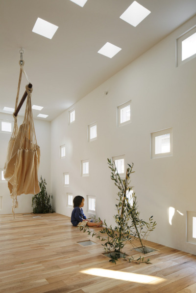 likeafieldmouse:<br /><br />Takeshi Hosaka - Room Room (2011)<br />The residents of Hosaka’s Room Room are a deaf couple and their two hearing-able children. The windows in its walls and ceilings serve as means of easy communication and visibility among the family. The children sometimes drop small toys attached to strings to gain their parents’ attention from the second floor down to the first and Mom and Dad can sign to each other from separate rooms.<br />