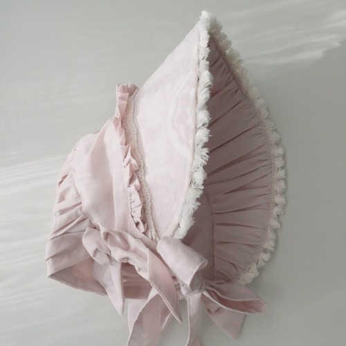 maijuline:August 2017My second handmade bonnet, pale pink and...