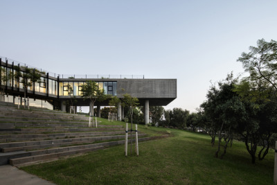 Sheikh Nahyan Centre for Arabic Studies  Intercultural Dialogue / Fouad Samara Architectsph: Ieva Saudargaite