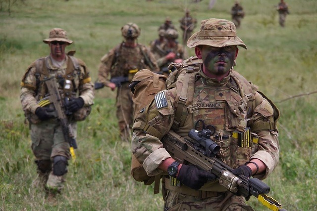 Military Armament Us Army Paratroopers From 1st Battalion 508th
