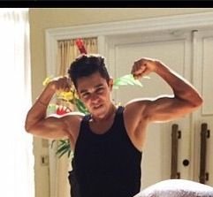 austin mahone perfect arms flexing muscles