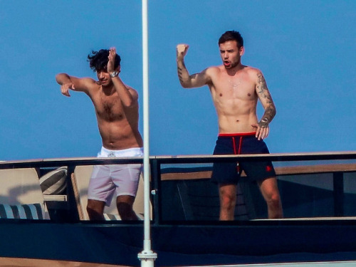 thedailypayne:Liam on a yacht with friends in Cannes, France -...