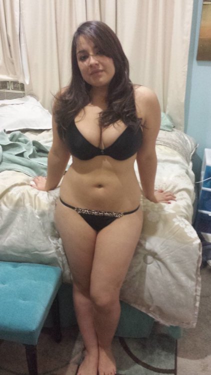 latinashunter:Thick Sexy AF Latina!