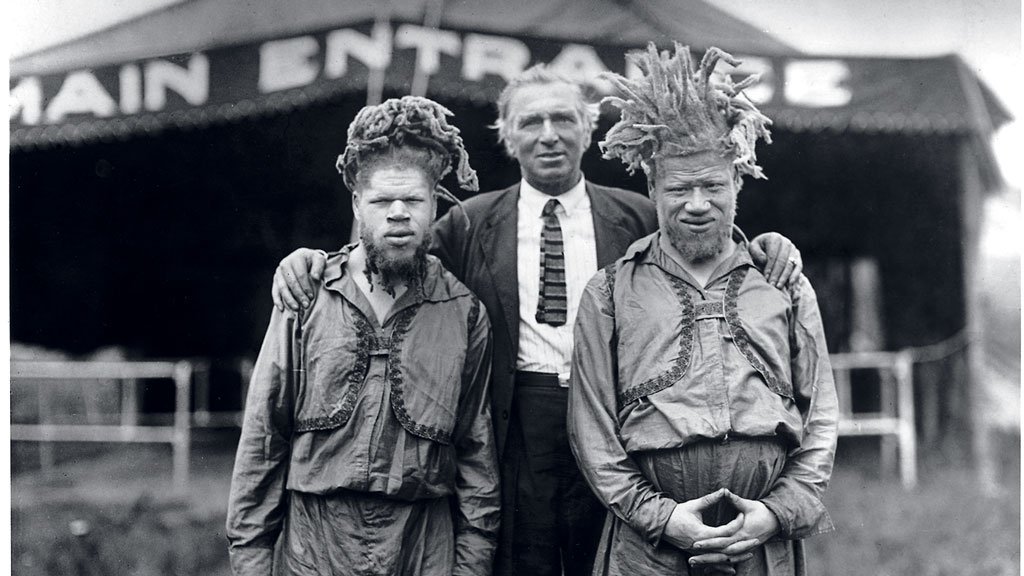 lostinurbanism:  Harriet Muse, right, and husband, Cabell, far left, with the brothers