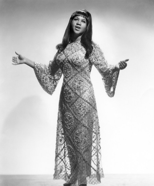 sinnamonscouture:Aretha Franklin’s Fashion Diva MomentsRIP...