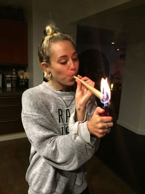 @ We love Girls who Smoke!