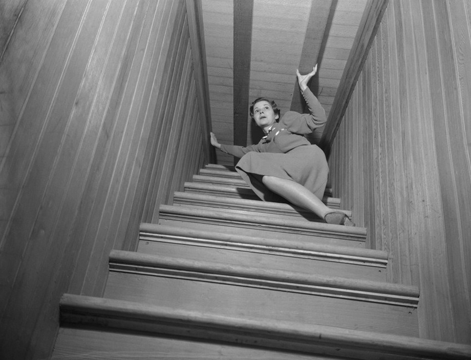 Miss Maxine Upham in a blind stairway on inside of Winchester Mystery House, San Jose, California, May 07, 1938
© Bettmann/CORBIS