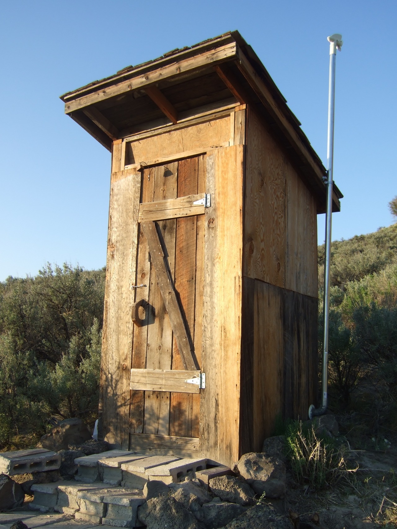 Porn Wenatchee - Cabin Porn â€” Nicker' outhouse near Wenatchee, WA.