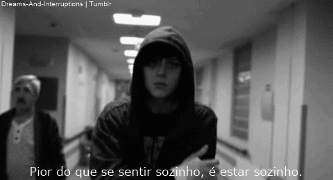 Resultado de imagem para gif triste sozinho