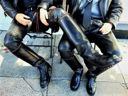 leatherlawman:Gentlemen MUST be booted at all times while on...