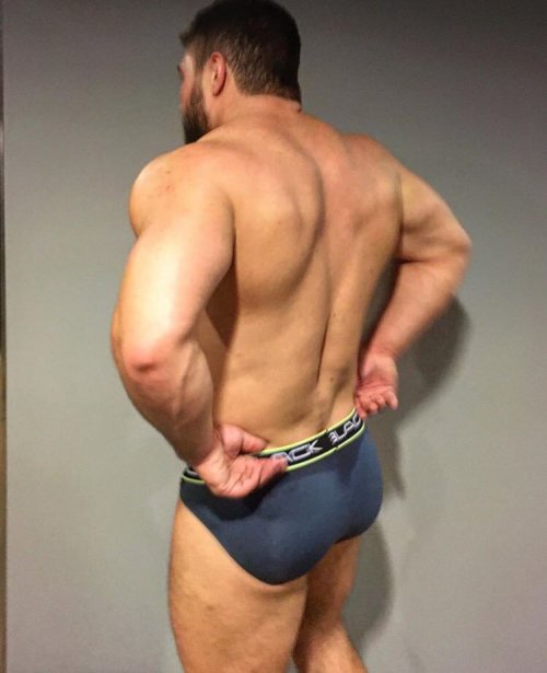 bigbarbariansuit:biglegsbigass:DAMNBeautiful Bear 