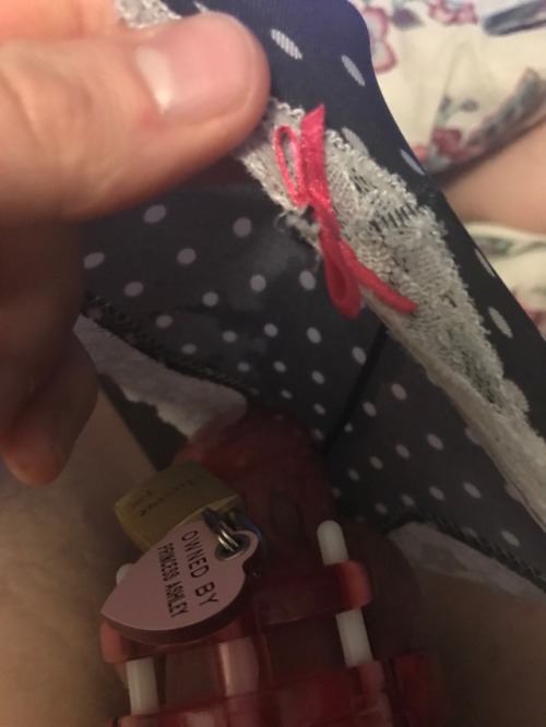 princessashley25:My sissy’s clitty gets so wet at the thought...