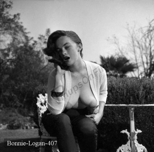 capripantslover:Bonnie Logan