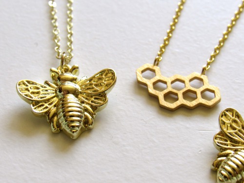 highschoollevelotaku:kloica:(On Sale!) Golden Bee Necklaces...