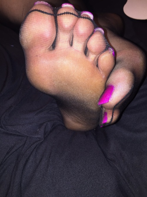 madisonsfeets:Purple toes:)