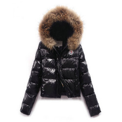 Moncler  up to 80% Off