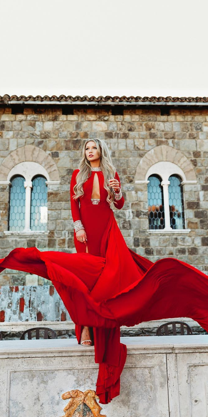 70+ Street Outfits that'll Change your Mind - #Beauty, #Outfit, #Shopping, #Picture, #Top Quite literally took the runway to the rolling hills of wine country in this stunning rachelallan gown from their Spring 2017 Prima Donna Collection. See the full lookbook shot by drelowry on TheCityBlonde.com now (link in bio). 