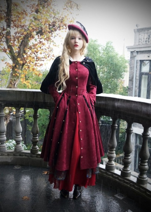 sosuperawesome:Gothic Steampunk FashionFan Plus Friend on...