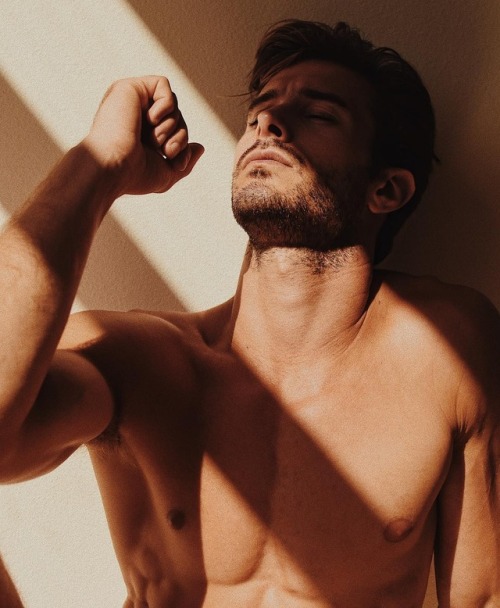 boyzoo:Alex Prange by Kevin Roldan