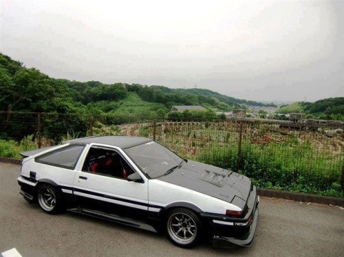 radracerblog:Toyota Trueno Liftback Ae86