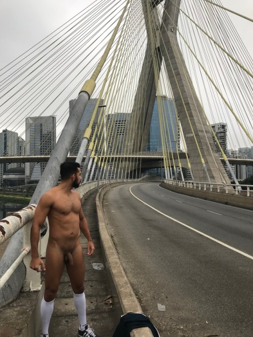 jeremy245:Naked Men in públic #gayexhib #nakedmen #exhib