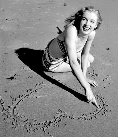 alwaysmarilynmonroe:Marilyn by Joseph Jagsur in 1946.