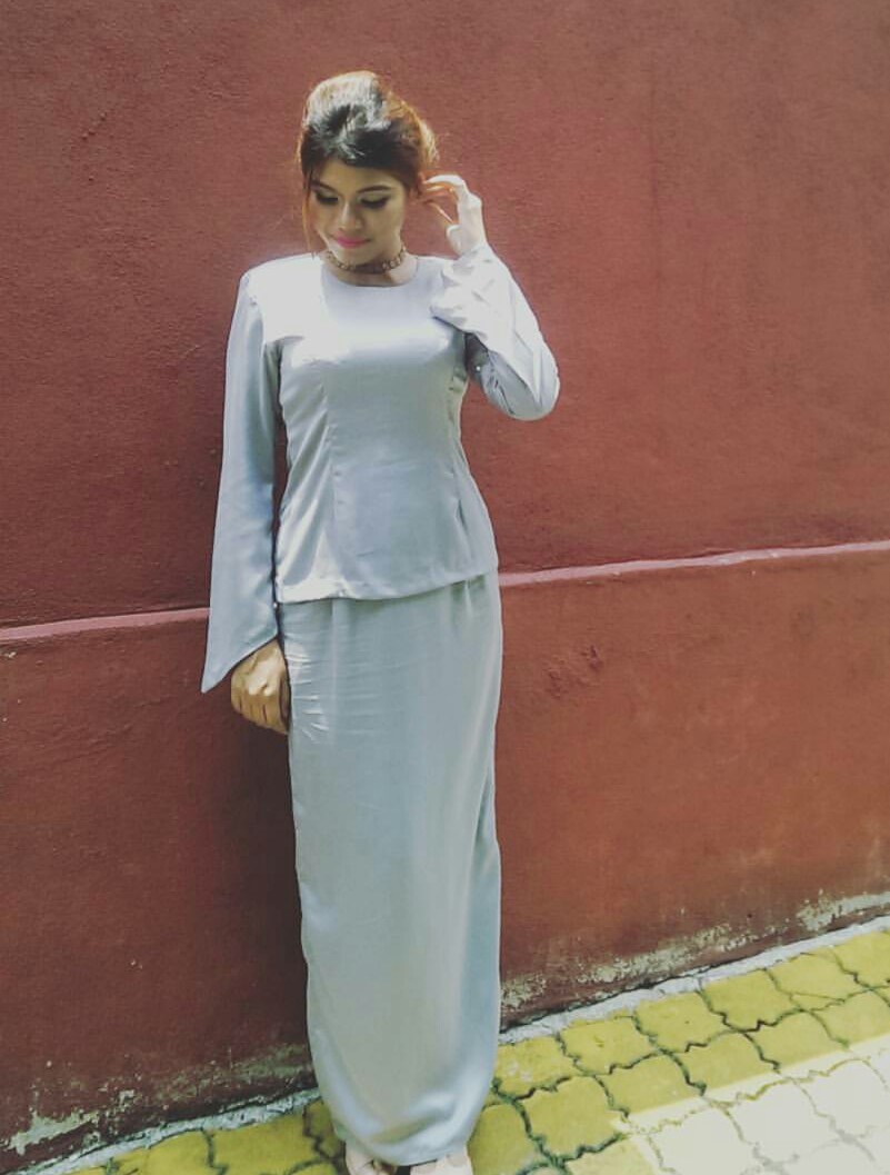 Ini dia gadis yang sedang rancak dishare gambarnya dalam Tumblr. Pramugari MH / model sambilan yang terbongkar gambarnya… Jangan kata abang tak payung. Kalau nak IG dia, tanya baik baik, mungkin abang bagi tau. REBLOG sampai lebam, jangan kasi...