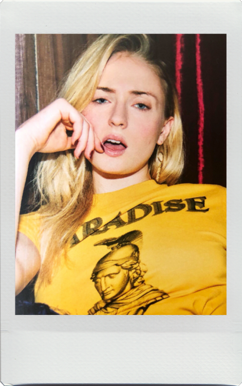 qinaliel:Sophie Turner photographed by Brooklyn Beckham for The...