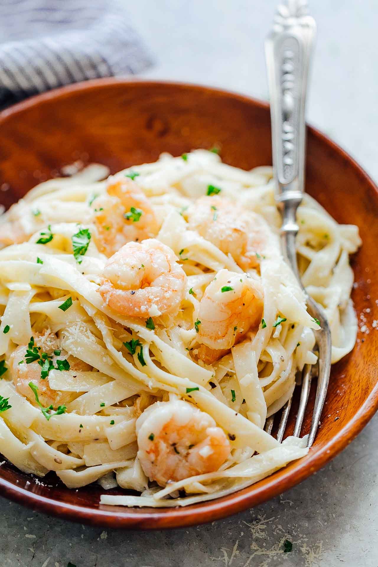 Creamy butter garlic shrimp pasta - Yummy 🍕