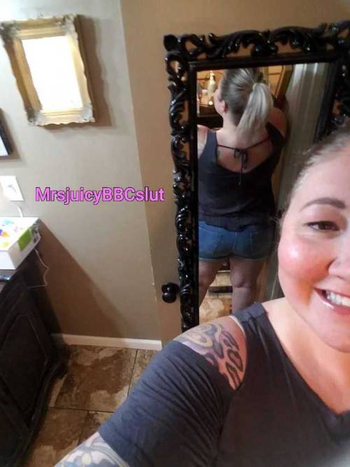 mrsjuicybbcslut:Reblog if you want to see me naked in your...