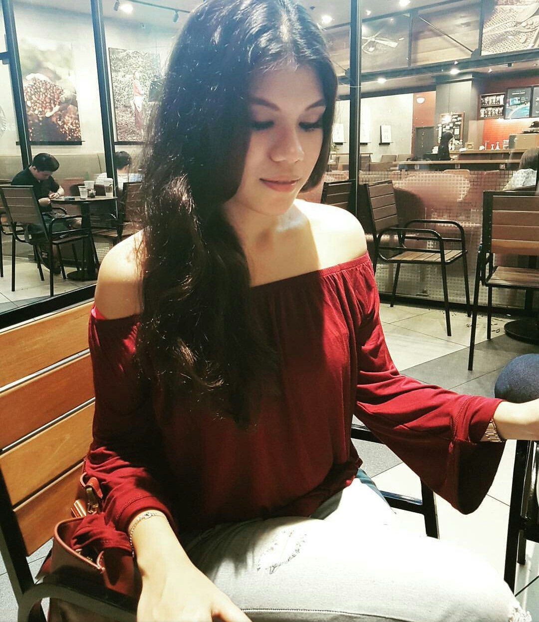 Ini dia gadis yang sedang rancak dishare gambarnya dalam Tumblr. Pramugari MH / model sambilan yang terbongkar gambarnya… Jangan kata abang tak payung. Kalau nak IG dia, tanya baik baik, mungkin abang bagi tau. REBLOG sampai lebam, jangan kasi...