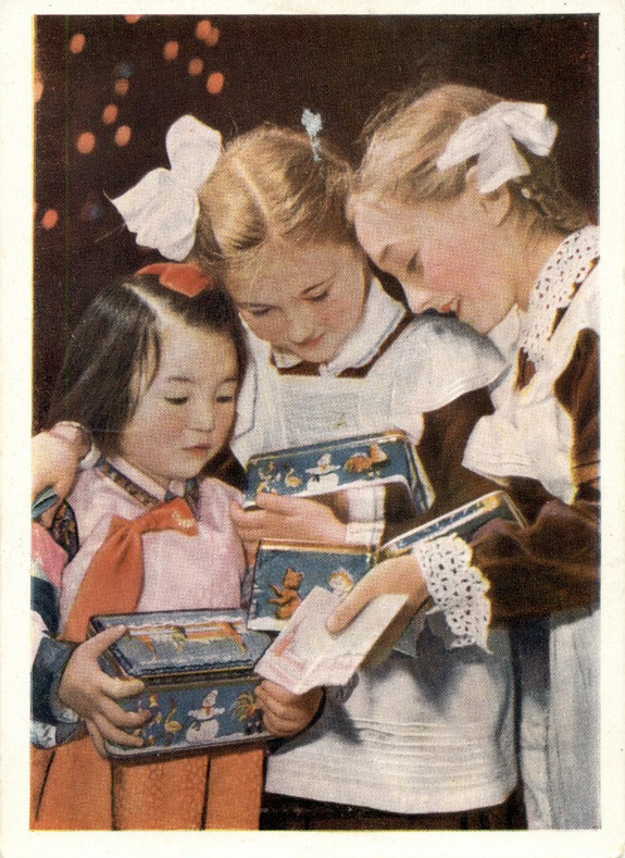 “New Year presents”, color photo by A. Stanovov, postcard from 1960