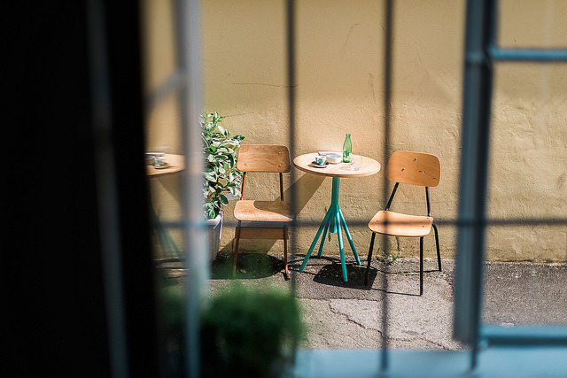 cloudedcamera-:
“Cogito Coffee Shop by *December Sun on Flickr.
”