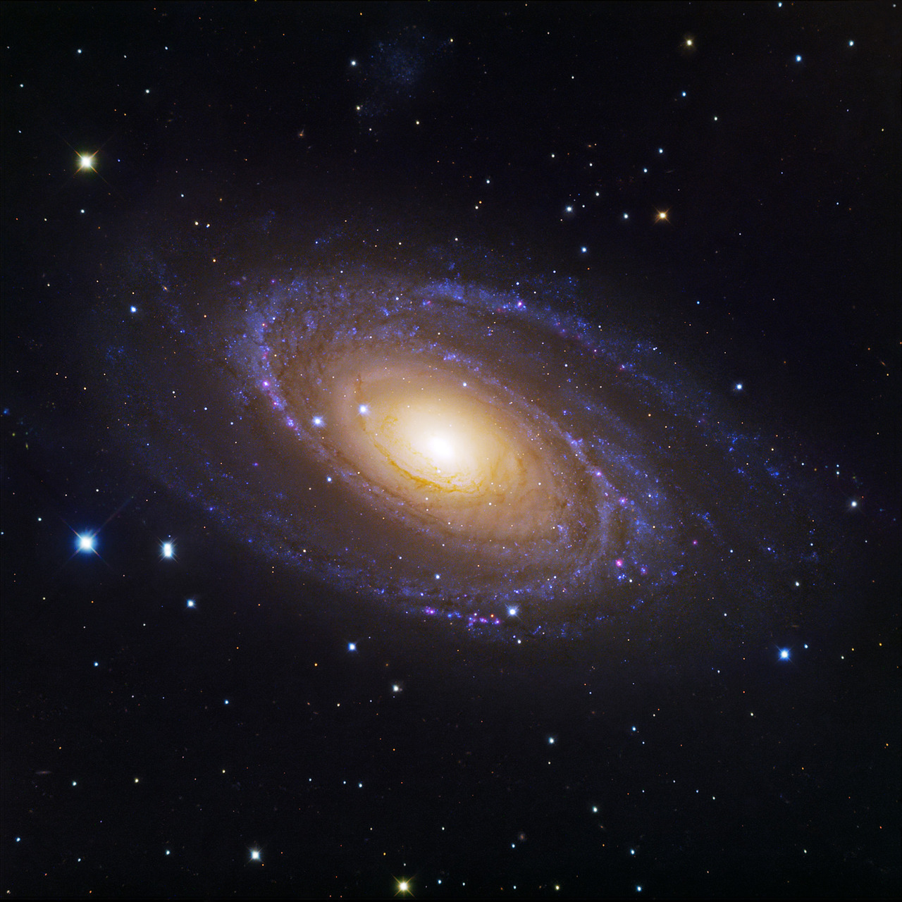The Spinning Blue Ball Space Blog — Messier 81 (M81) - Spiral Galaxy In ...