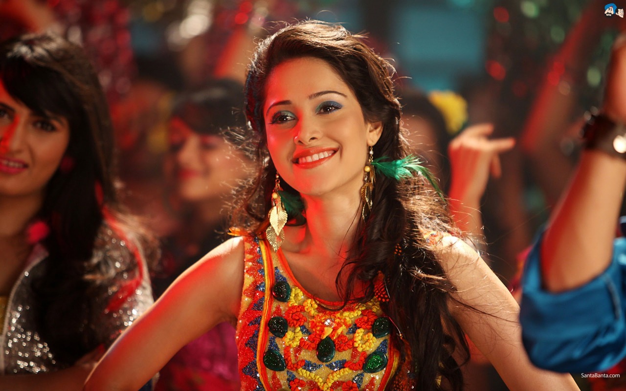 Nushrat Bharucha Marriage : Nushrat Bharucha Age, Height, Husband ...