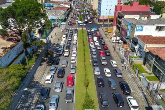 transito no parana congestionamento de carros licenciamento de veiculos foto detran