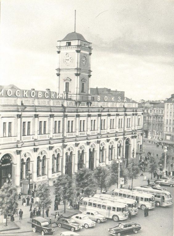 Moscow Train Station in Leningrad (1950s)
This is where I arrived today! Hello from St Petersburg! :)