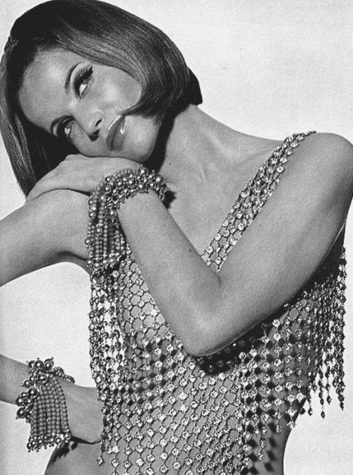 shubbidu:Veruschka photographed by Richard Avedon for Vogue...