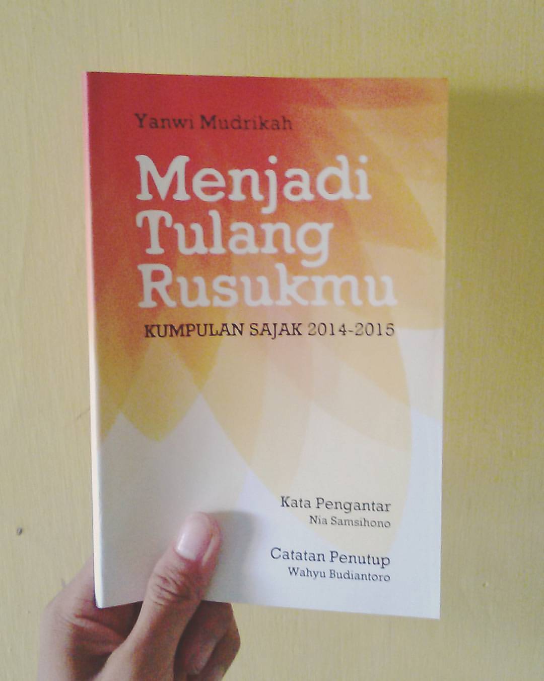 Amin Purwito Perihal Bulan Bunga dan Buku 3 3 BUKU 