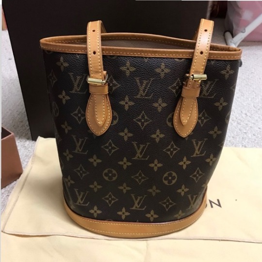 Von — Authentic Louis Vuitton Bucket Bag
