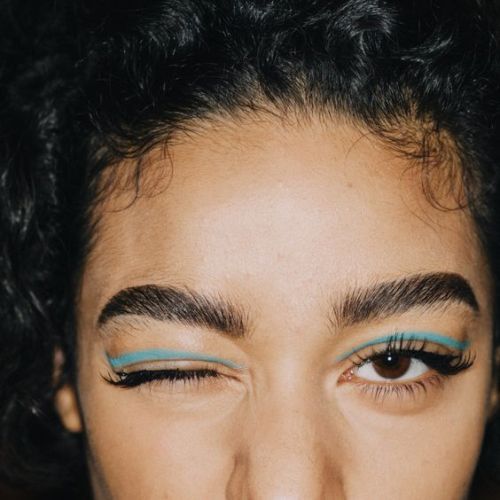 wink eyes teal graphic liner eyeliner makeup beauty bold brows eyebrows fun cut crease eyelashes thick brows jeremy scott