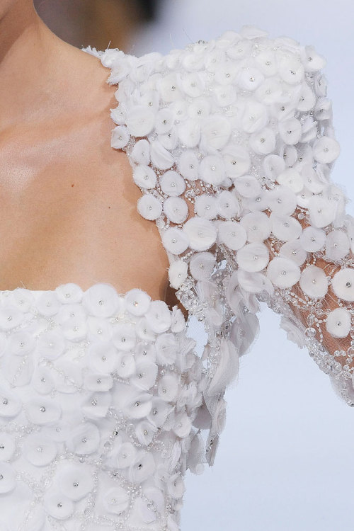 notordinaryfashion:Elie Saab Haute Couture - Detail Love this...