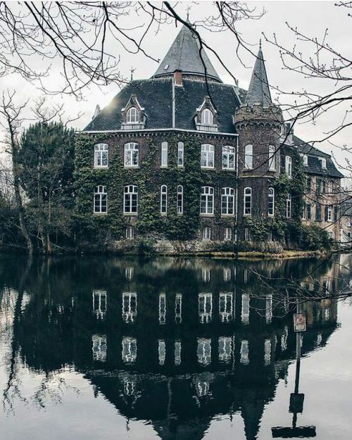 everydayruhrgebiet:Two of a kind, a perfect reflection -...